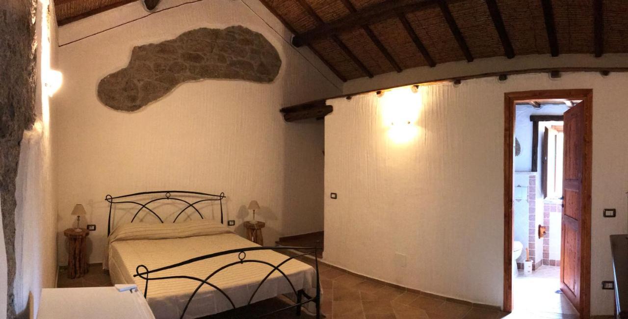 Li Casacci Bed & Breakfast Arzachena Exterior photo